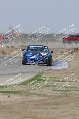 media/Oct-25-2025-CalClub SCCA (Sat) [[34c778dfbe]]/Group 4/Qualifying/